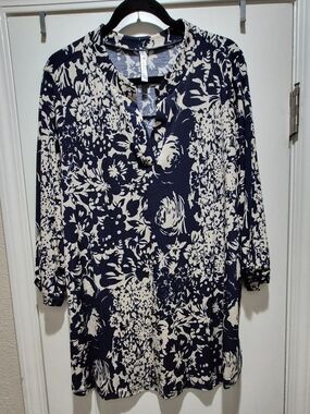 Dear Scarlett Lizzy Top Navy & Ivory Floral Blouse Sizw XL EUC